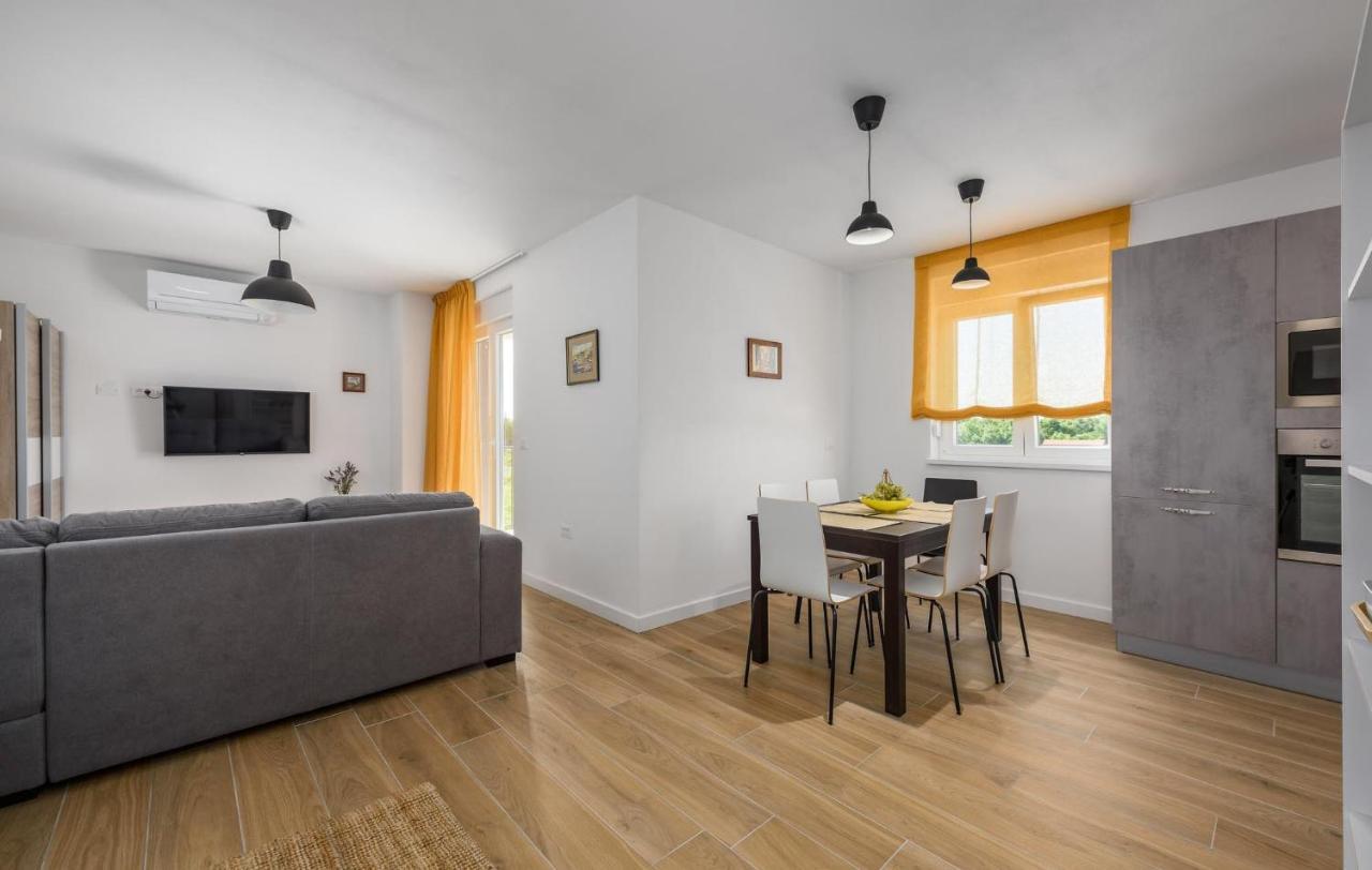 Lucija Apartment *